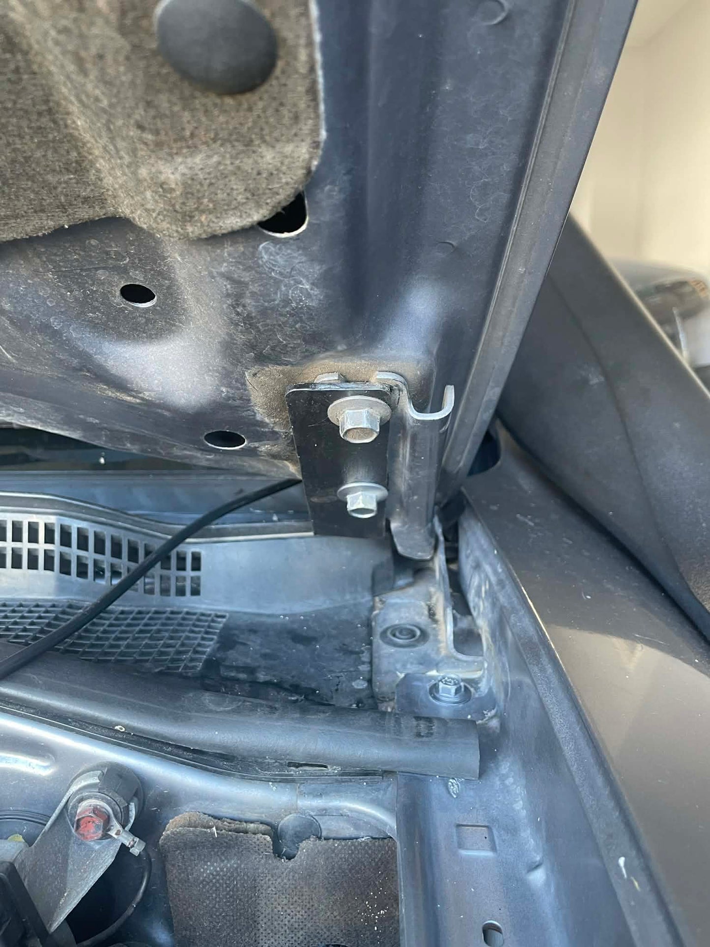 Antenna / Light Bracket - Bonnet - PK/PJ RANGER & UN BT50