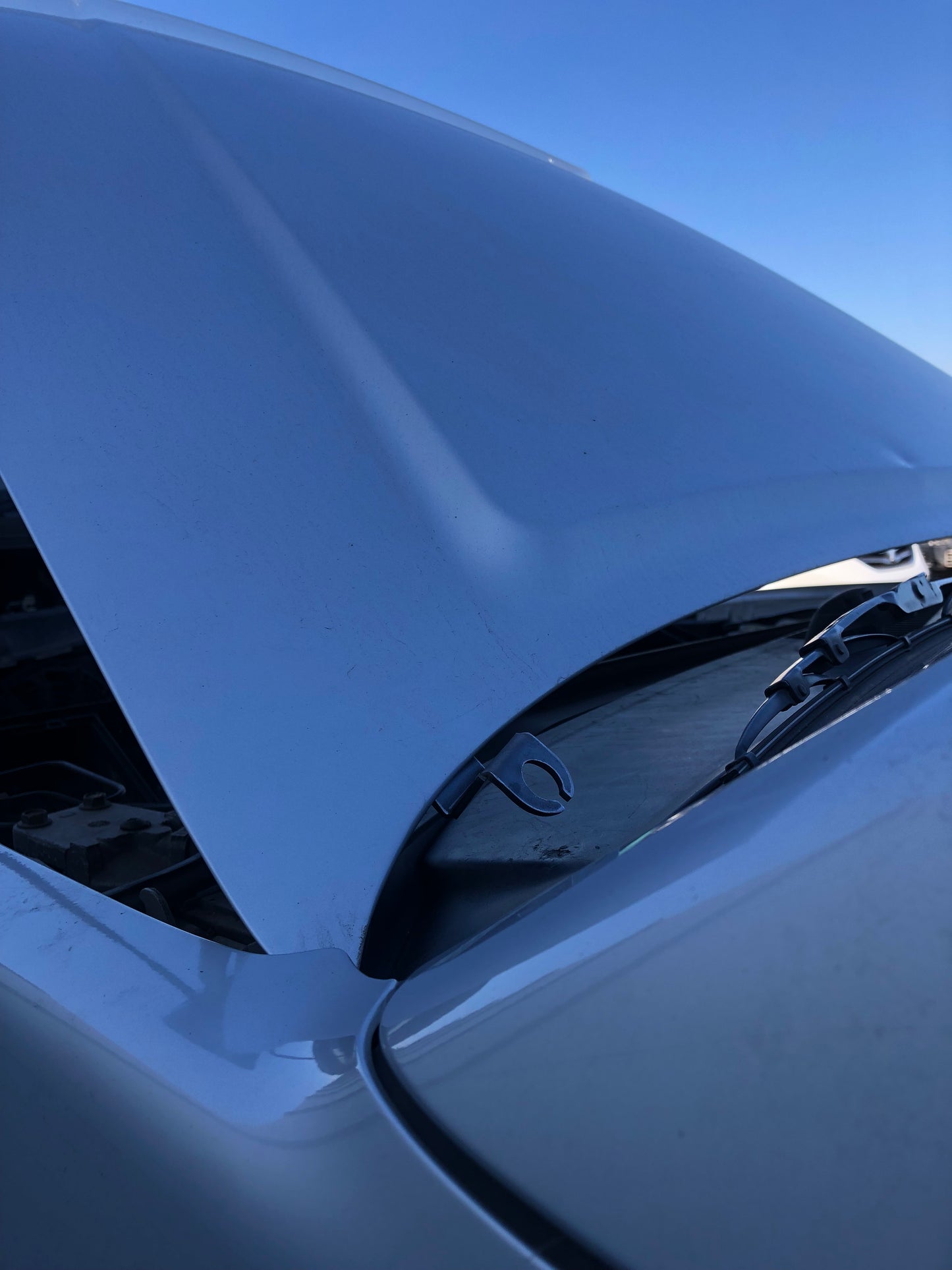 Antenna / Light Bracket - Bonnet - D40 Navara / Pathfinder